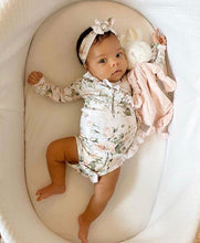 Load image into Gallery viewer, BLOSSOM BUNNY KNOTTY FRIEND